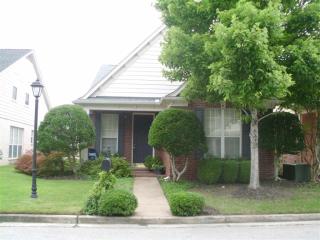 374 Fountain Crest Dr, Memphis, TN 38120-1861