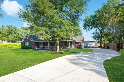 1016 Chateau Woods Parkway Dr, Conroe TX  77385-9771 exterior