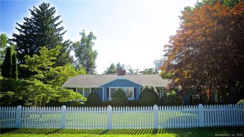3 Rampart Rd, Norwalk, CT 06854-2401