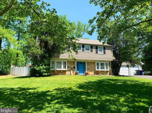 10 Tiffany Ln, Willingboro, NJ 08046-3820