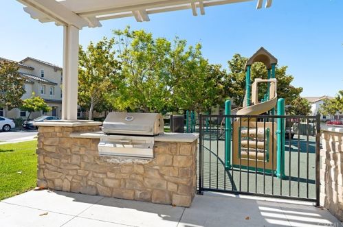 2744 Madison Cir, Anaheim CA  92801-4997 exterior