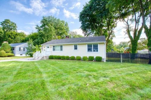 16 Lloyd Rd, Norwalk CT  06850-1908 exterior