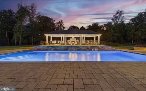 15121 Riding Club Dr, Haymarket, VA 20169-2570