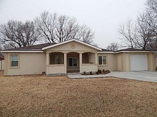 2011 Andrews St, Winfield, KS 67156-5433