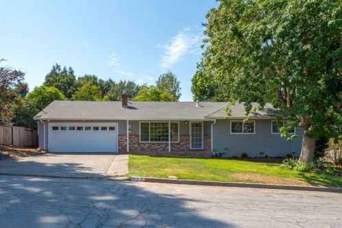 920 Daniel St, Sebastopol, CA 95472-2708