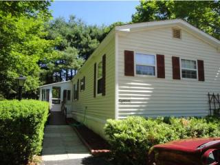 18 Deerfield Dr, Dover, NH 03820-5309