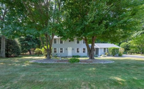 62 Rollingwood Dr, Providence, RI 02919-1635