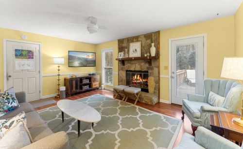 2217 Green Ridge Dr, Marietta, GA 30008