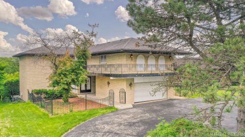 6765 County Line Ln, Willowbrook IL  60527-5726 exterior
