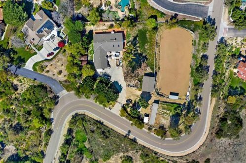 1097 C St, Encinitas, CA 92024-6812