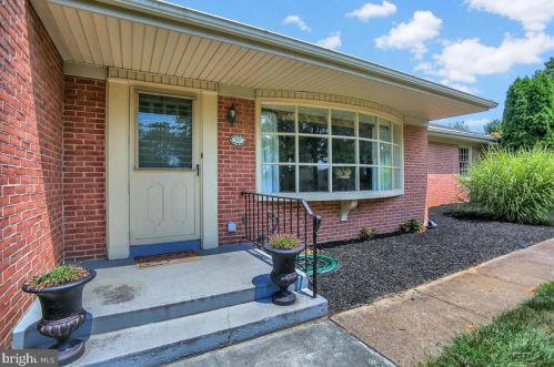 57 Springhouse Rd, Lancaster, PA 17603-6619