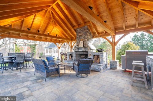 874 Pheasant Hill Rd, Summit Point WV  25446-3634 exterior