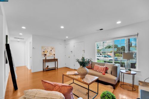 215 Cleopatra Dr, Concord CA  94523-3411 exterior