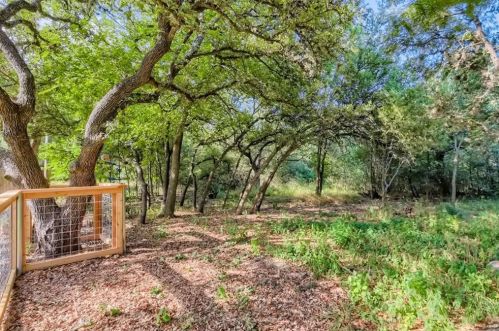 6555 Fair Vly Trl, Austin TX  78749-1266 exterior