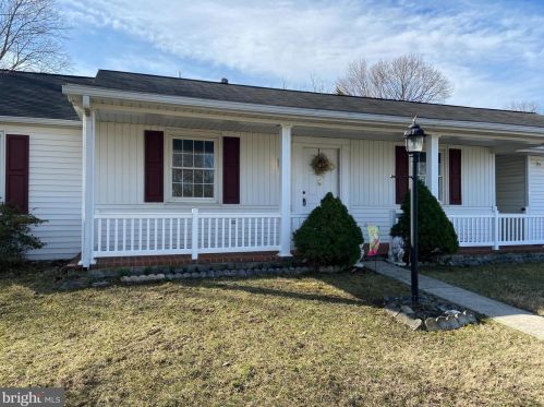 7 Center Ct, York, PA 17404-3535