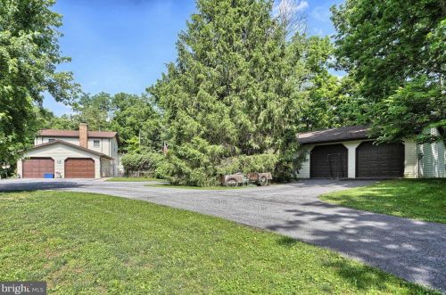 2122 Walnut Bottom Rd, Carlisle PA 17015-9122 exterior