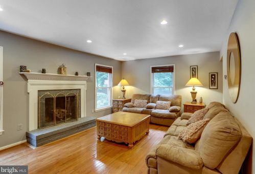 9001 Armendown Dr, Springfield VA  22152-2137 exterior