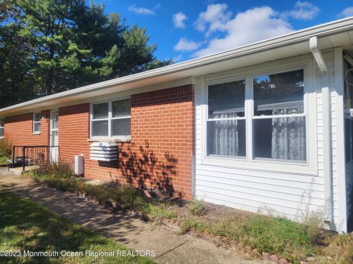 506 Lilac Ln, Lakehurst, NJ 08759-3019