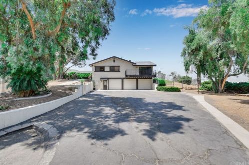 31747 Highview Dr, Redlands, CA 92373-7581