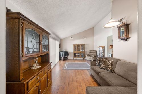 9479 Stirrup St, Riverside CA  92509-4960 exterior