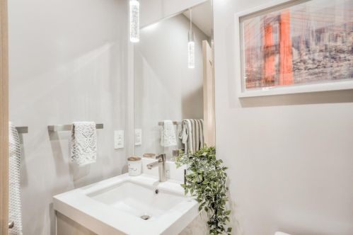 260 Girard St, San Francisco CA 94134-2110 exterior