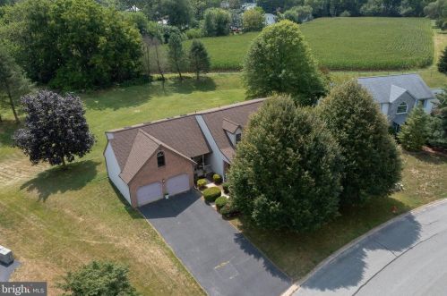 2616 Standardbred Dr, Lancaster PA  17603-4161 exterior