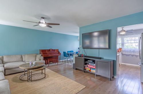 6847 Edgebrook Ln, Hanover Park, IL 60133-3737