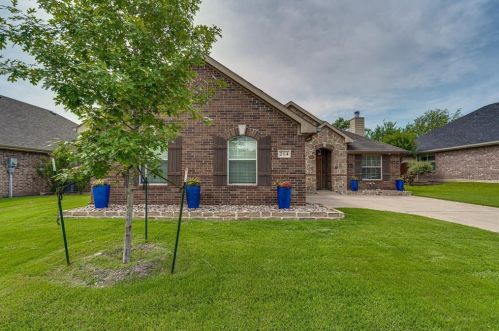 214 Ashlawn Dr, Midlothian, TX 76065-5692