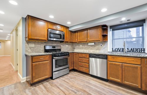 2536 Wesley Ave, Forest View, IL 60402-2513