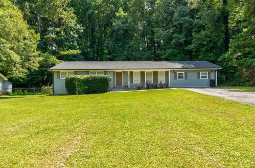6012 Malibu Dr, Morrow, GA 30260-1011