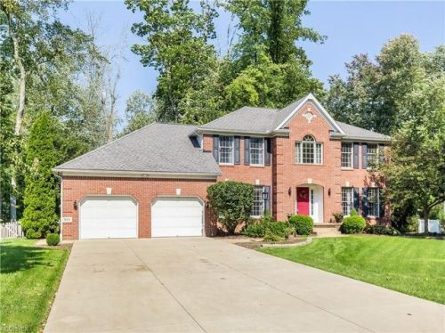 9313 Hocking St, Massillon OH  44646-9046 exterior