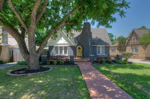 2528 Cockrell Ave, Fort Worth TX  76109-1116 exterior