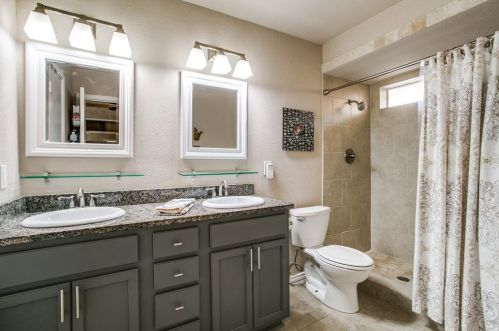 2239 Woodcreek, Carrollton TX 75006-1911 exterior