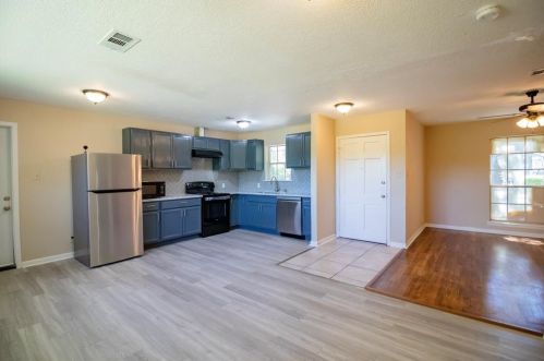 1012 Austin St, Conroe TX  77301-2206 exterior