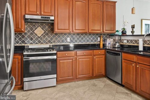 30 St, Trenton NJ 08691-4145 exterior