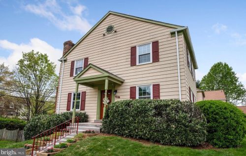 401 Maple Ct, Herndon, VA 20170-5458