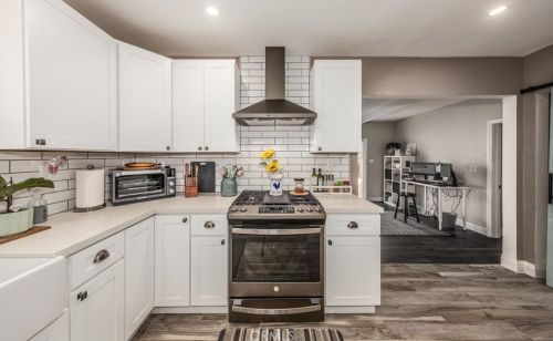 818 9th Ave, Upland CA  91786-4001 exterior