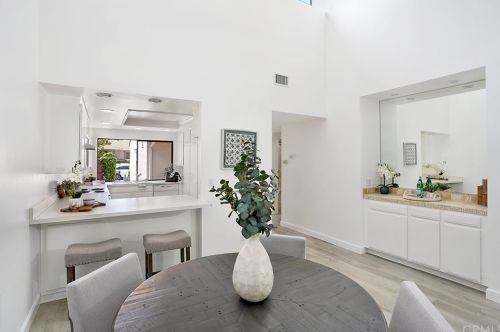 5215 Thorn Tree Ln, Irvine CA  92612-2346 exterior