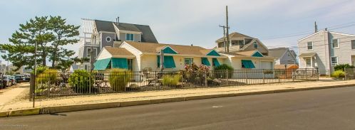 16 Las Vegas Rd, Lavallette NJ 08735-1815 exterior