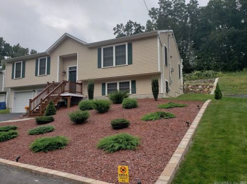 129 Alisha Ln, Waterbury, CT 06705