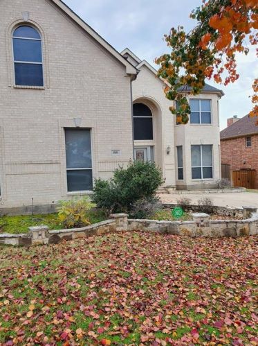 1521 Parkwood Dr, Carrollton TX  75007-6072 exterior