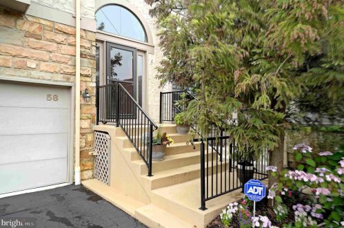 58 Woodmont Dr, Trenton, NJ 08648-2120