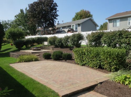 208 Julie Ln, Pingree Grove IL  60140-8393 exterior
