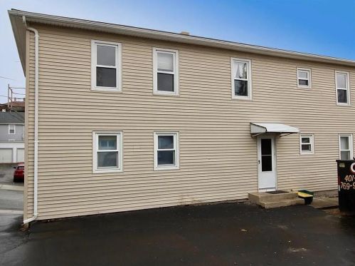 68 Summer St, Lincoln, RI 02838-1311