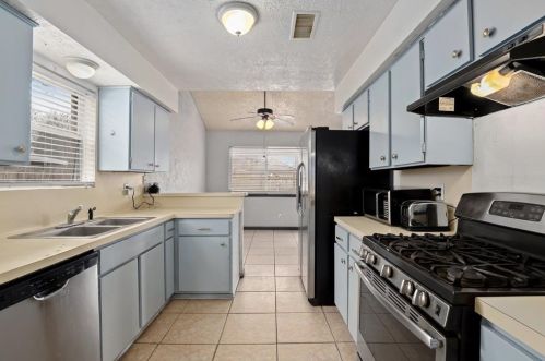 1611 Cantrell, Conroe TX  77301-4008 exterior