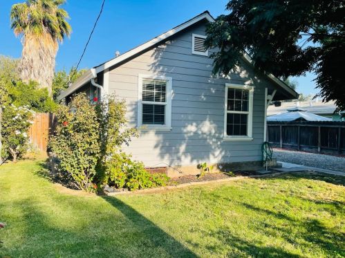 518 Locust Ave, Ripon, CA 95366-2739