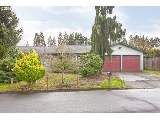 3290 Myrtle St, Woodburn, OR 97071-2213