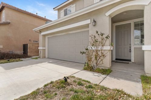 44015 Moccasin Pl, Lancaster CA  93536-6857 exterior