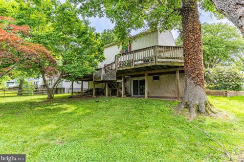 6315 Falling Brk Dr, Springfield VA  22015-4033 exterior