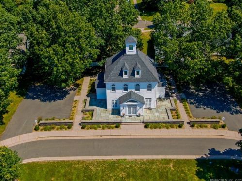 3 Scarlet Ln, Windsor CT  06095-4769 exterior